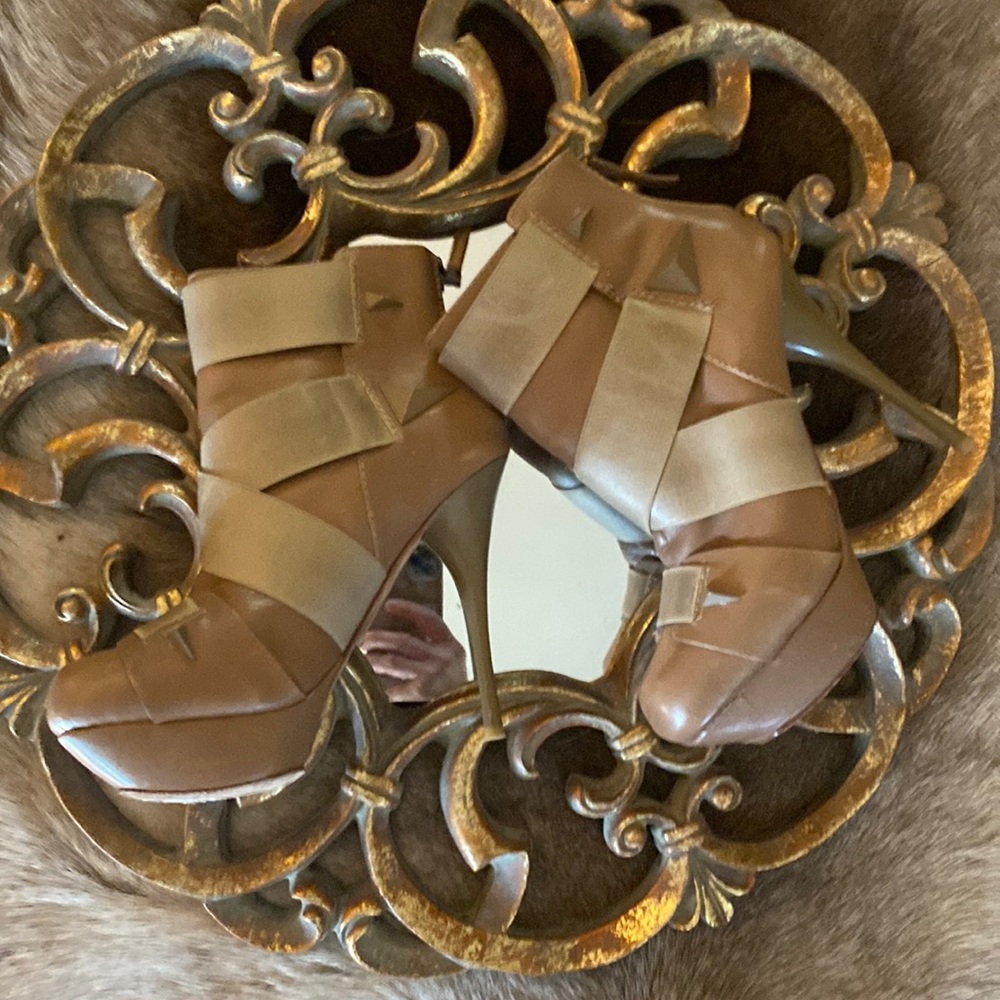 L.A.M.B. Bask Beige Leather Stiletto Platform Zipper Bootie.  Size 6.5
